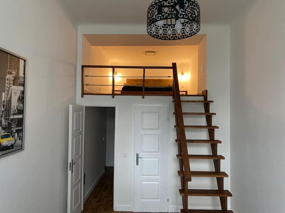 Raday Street, Spacious, Modern Apartment