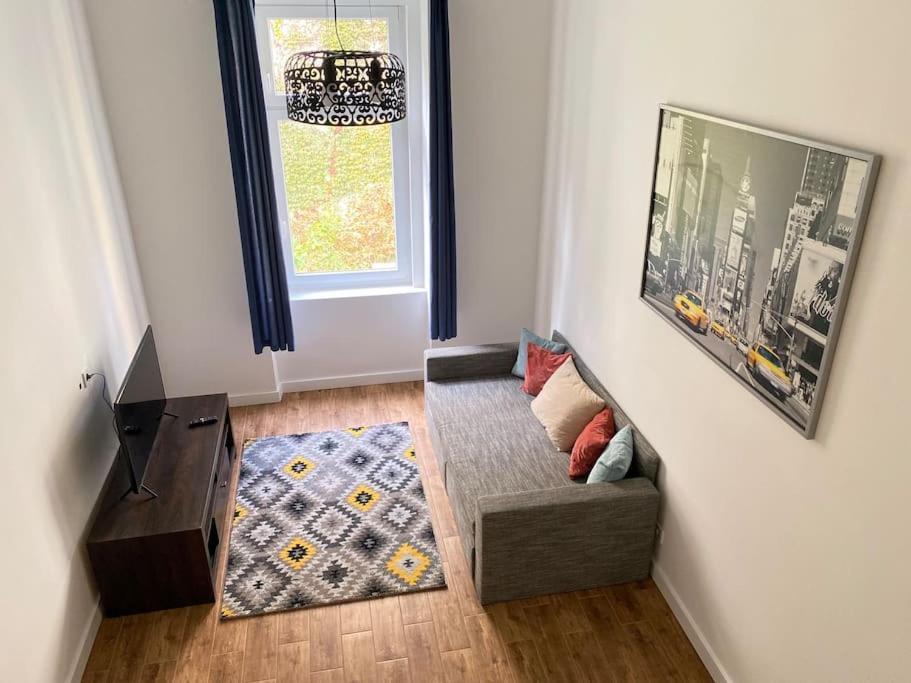 Raday Street, Spacious, Modern Apartment *